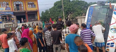  पैदल यात्रीलाई जोगाउन खोज्दा बस पल्टियो,१३ जना घाईते 